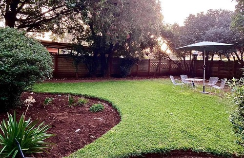 Meyerton House | Cosy Luxury En-suite (pool & lappa)