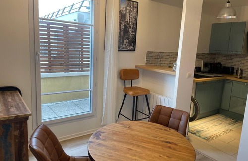 Conflans-Sainte-Honorine Apartment | Cosy modern apartment - 4 min walk from station