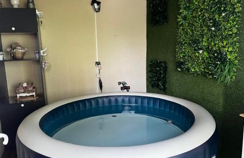 La Riviere-Saint-Sauveur House | Cosy maison Honfleur 2 chambres parking jardin et jacuzzi