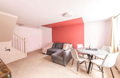 Saint Paul's Apartment | Cosy Medway with FREE PARKING by Prescott Apartments
