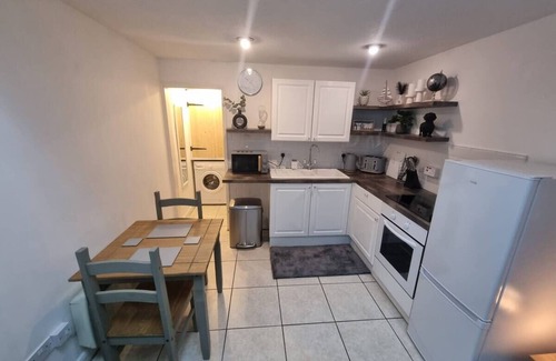 Pembroke Cottage | Cosy Moat House Cottage No.6