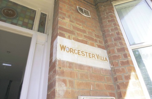 Leamington Spa Apartment | Cosy & Modern Studio Apart-Hotel w/amenities and great location!