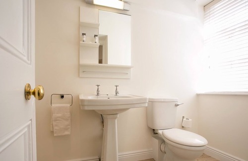 Grand Canal Dock Apartment | Cosy & modern 1 bedroom apartment located in the quiet area of Ballsbridge