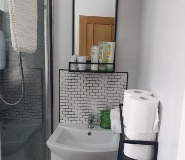 Central Aberdeen Apartment | Cosy Modern 2 bed Garden view appartment, Parking, TV Wifi
