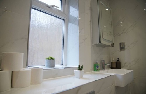 Elephant and Castle House | Cosy Modern 3BR Family Home for 7 - 15min from the London Eye (Walking)