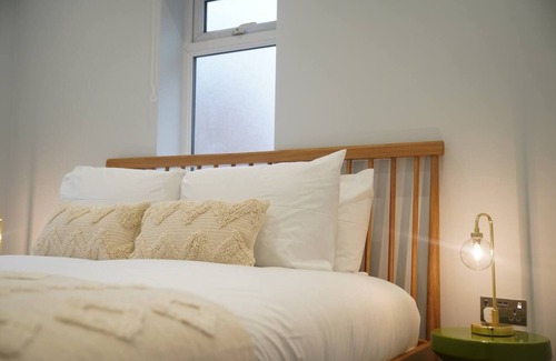 Elephant and Castle House | Cosy Modern 3BR Family Home for 7 - 15min from the London Eye (Walking)