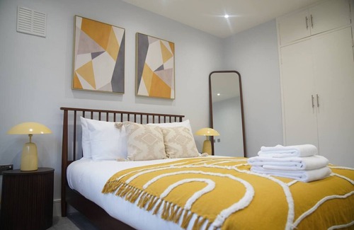 Elephant and Castle House | Cosy Modern 3BR Family Home for 7 - 15min from the London Eye (Walking)