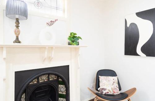 Katoomba House | Cosy Modern Blue Mountains Cottage Katoomba