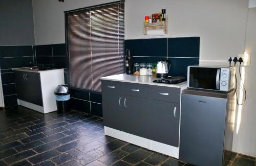 Magaliesberg Ski Chalet | Cosy Mountain FarmStay w private Boma