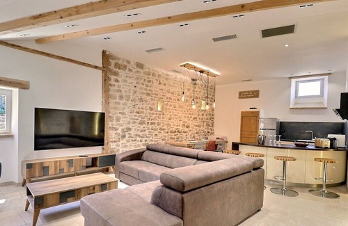 Saint-Remeze House | Cosy nature gite with courtyard, Southern Ardèche, sleeps 4 - Le Figuier