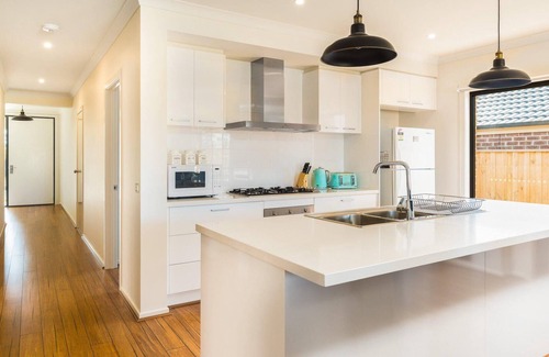 Cowes House | Cosy on Currawong - sleeps 8