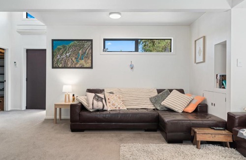 Wanaka House | Cosy on Kowhai - Wanaka Holiday Home