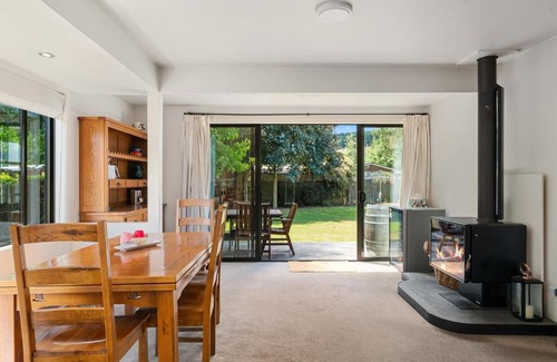 Wanaka House | Cosy on Kowhai - Wanaka Holiday Home