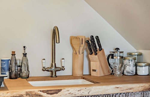 Brimpsfield Cottage | Cosy one bedroom apartment - Keepers Annexe