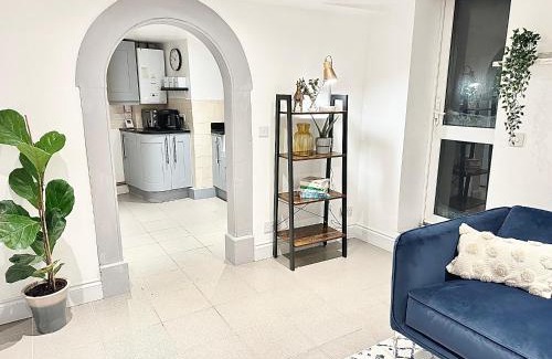 Trowbridge Apartment | Cosy One Bedroom Apartment