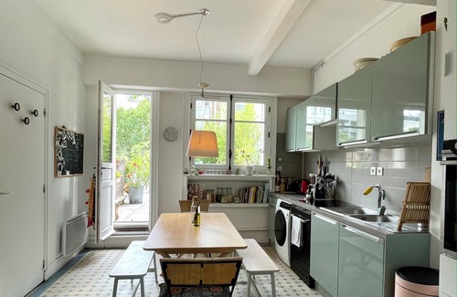 Belleville Apartment | Cosy Parisian apartment with large sunny terrace!