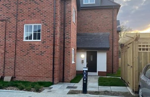 Caterham Apartment | Cosy penthouse suit