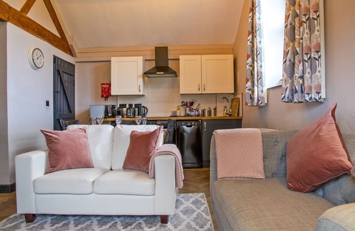 Hopton Cottage | Cosy, Pet-Friendly Cottage with Direct Access to Carsington Water