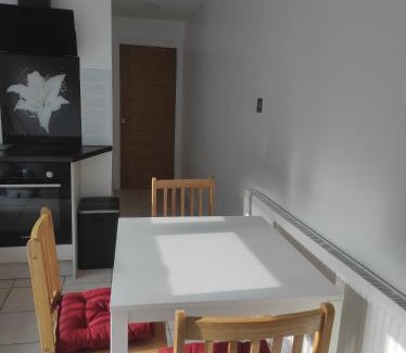 Tottenham Apartment | Cosy Private Home in London with Garden