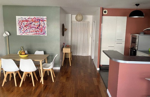 Chatou Apartment | Cosy, quiet apartment with balcony and parking