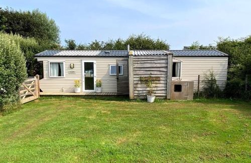 Treator Ski Chalet | Cosy Quiet Static Caravan Mawgan Porth St Eval
