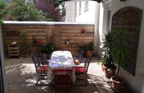 Neuilly-sur-Seine Apartment | cosy rare 2 bedroom apartment around a private garden