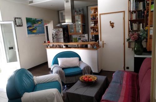Neuilly-sur-Seine Apartment | cosy rare 2 bedroom apartment around a private garden