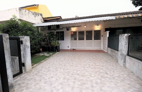 Petaling Jaya House | Cosy & relaxing home opposite Taman Bahagia LRT Station @ PJ SS2
