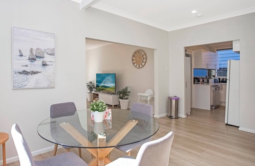 Box Head Apartment | Cosy Renovated 2 Bed cottage on the water