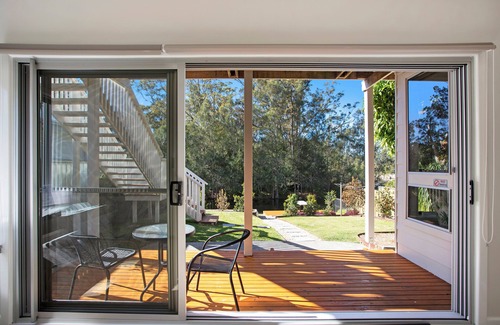 Box Head Apartment | Cosy Renovated 2 Bed cottage on the water