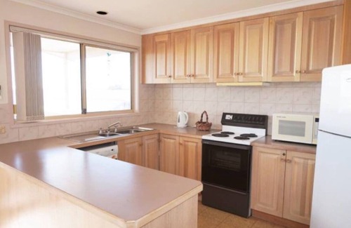 Loch Sport House | Cosy retreat with spectacular views of Lake Victoria