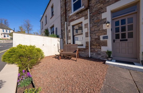 Jedburgh Apartment | Cosy River‑side Cottage in Jedburgh, Steps from Canongate Bridge