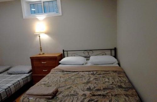 Rosemount House | Cosy Romantic and Cost Effective Stay in Kitchener