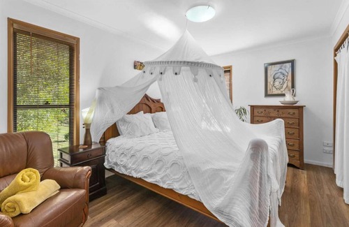 Tallebudgera Villa | Cosy Romantic Cottage
