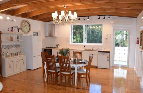 Springbrook House | Cosy Romantic Rainforest Luxury Cottage in Springbrook-waterfalls, fireplace