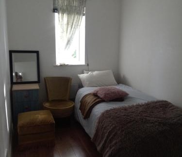 West Thornton Apartment | Cosy room