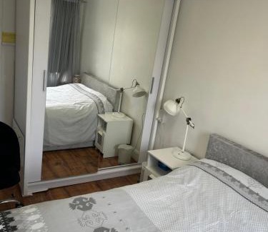 Walworth House | Cosy Room in Flat - Central Location