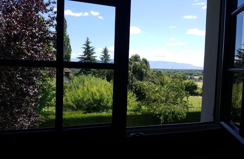 Sauverny House | Cosy room nearby Geneva