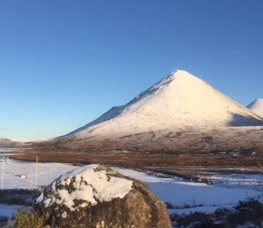 Waternish House | Cosy sea view cottage Isle of Skye