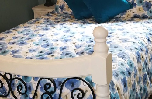 Ventry Cottage | Cosy seaside, rural heritage cottage
