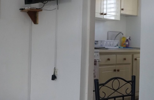 Ziadie Gardens House | Cosy self contained studio in the heart of Kingston Jamaica