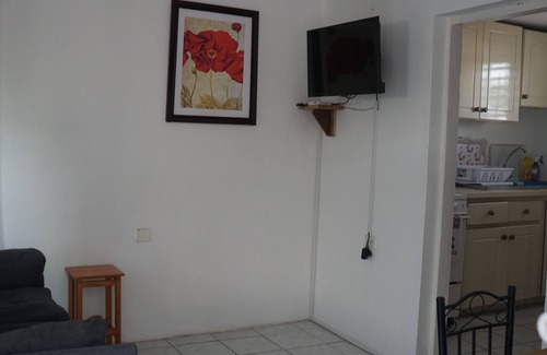 Ziadie Gardens House | Cosy self contained studio in the heart of Kingston Jamaica