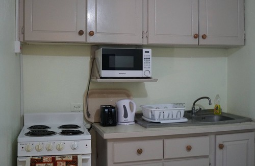 Ziadie Gardens House | Cosy self contained studio in the heart of Kingston Jamaica