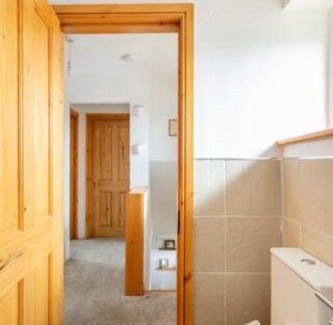 Bromley Cross House | Cosy Single Room, Smart TV, 5 Minute Walk from Train Station