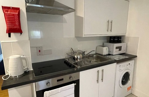 St. Dunstan's Apartment | Cosy & Sleek 1BD Flat - Mile End