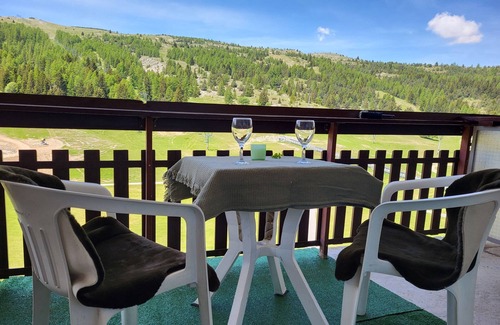 Saint-Etienne-en-Devoluy Apartment | COSY stay at the MONTAGNE-STUDIO for 4 people- at the foot of the resort.