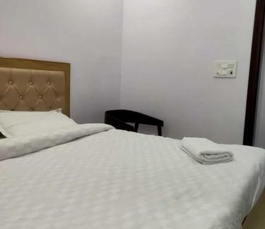 New Delhi House | COSY STAY by STASS-Embassies, DU South Campus