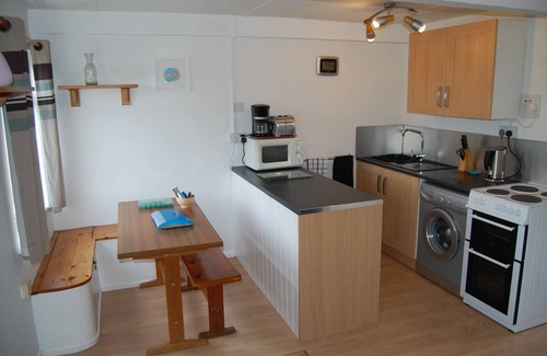 Newquay Cottage | Cosy stone built barn conversion with rural Cornish views and near the sea