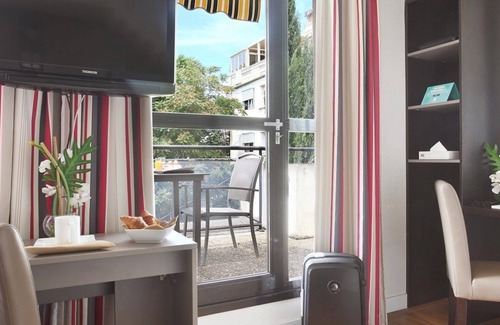 Sud Apartment | Cosy studio à 5 min du centre-ville | Piscine