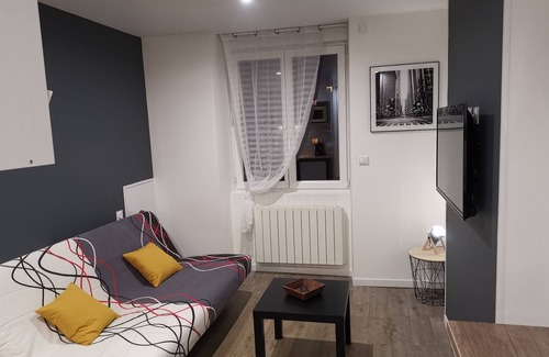 Cusset Apartment | Cosy studio at the foot of the Flachet metro station